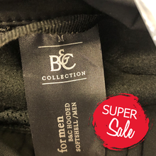 Laden Sie das Bild in den Galerie-Viewer, B&amp;C Herren 3-Lagen Kapuzen Softshell Jacke